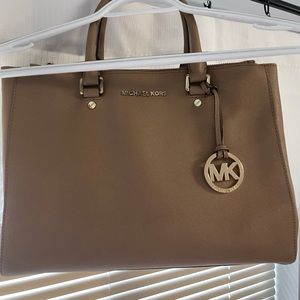 Michael Kors Large Nude Leather Tote, Hand Bag